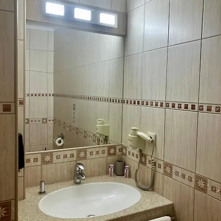 Bed & Breakfast Fedasz Dental Szallashely Pilisvorosvar