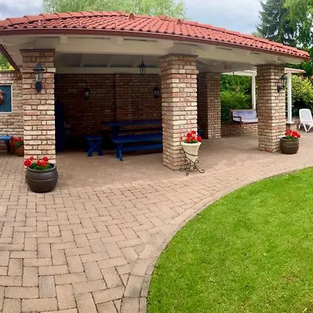 Fedasz Dental Szallashely Bed & Breakfast 3*